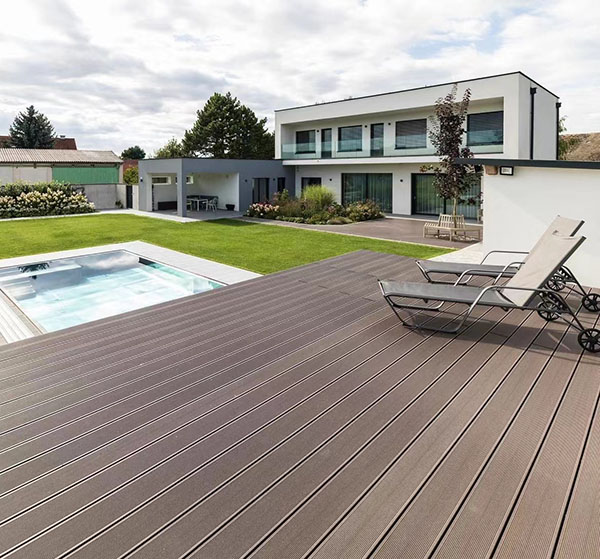 Comparando pisos WPC de primeira geração e coextrudados: características e diferenças