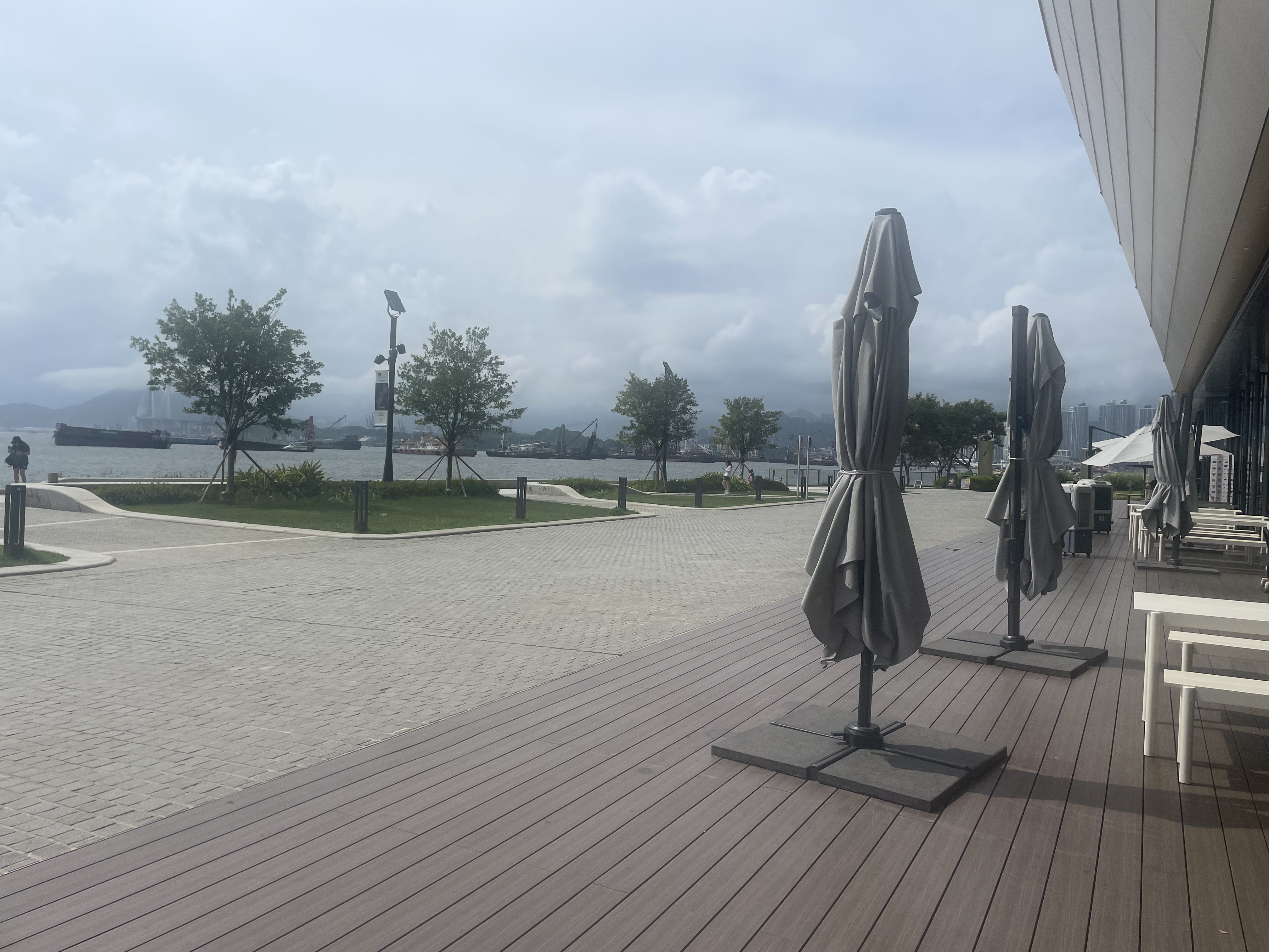 O deck WPC é usado em ambientes internos ou externos?