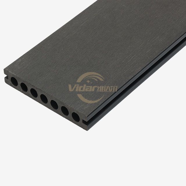 Instala&ccedil;&atilde;o adequada de decks compostos e avalia&ccedil;&atilde;o de materiais